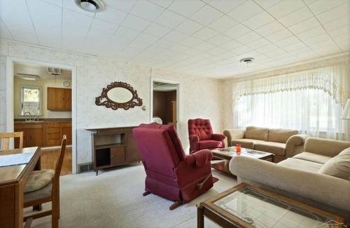 Carrollton House | Charming 2-bedroom house in Saginaw with WiFi, AC