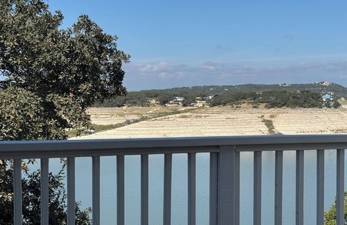 Mico House | Charming 2-bedroom house on Medina Lake