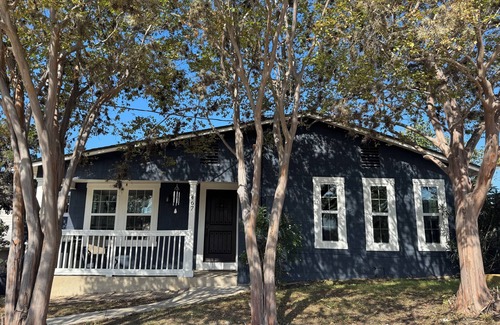 Mico House | Charming 2-bedroom house on Medina Lake