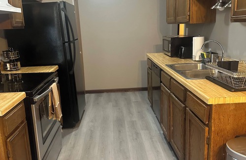 DeKalb House | Charming 2-bedroom house in DeKalb