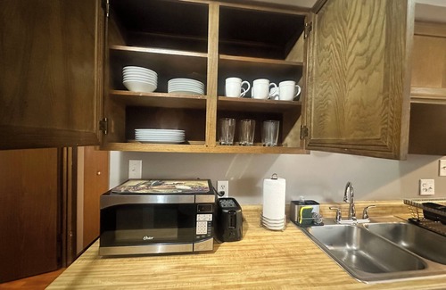DeKalb House | Charming 2-bedroom house in DeKalb