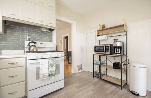 Geneva House | Charming 2-bedroom house with WiFi, AC in brilliant Geneva