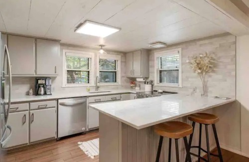 Cleora Cottage | Charming 2-Bedroom Luxury Cottage w/Private Boat Slips on Grand Lake, Afton, OK