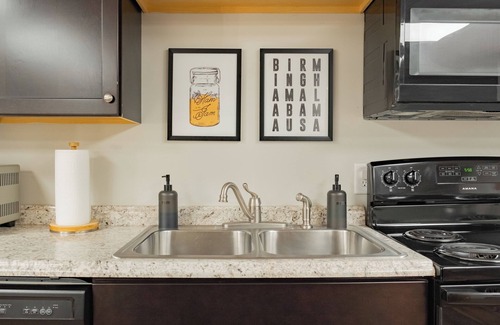 Homewood House | Charming 2 Bedroom - minutes to Samford and UAB!