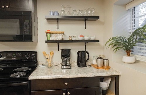 Homewood House | Charming 2 Bedroom - minutes to Samford and UAB!
