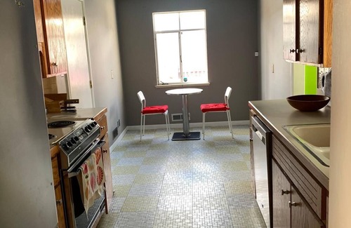 Edgewater House | Charming 2-bedroom mid-century home in Lakewood