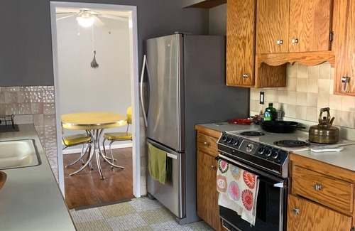 Edgewater House | Charming 2-bedroom mid-century home in Lakewood