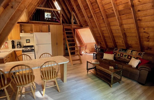 Morganton Cabin | Charming 2-bedroom private cabin with AC, Hot tub in lovely Morganton, Georgia