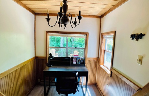 Morganton Cabin | Charming 2-bedroom private cabin with AC, Hot tub in lovely Morganton, Georgia