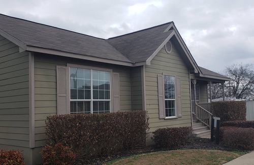 Thurber House | Charming 2-bedroom RV in fabulous Gordon with AC