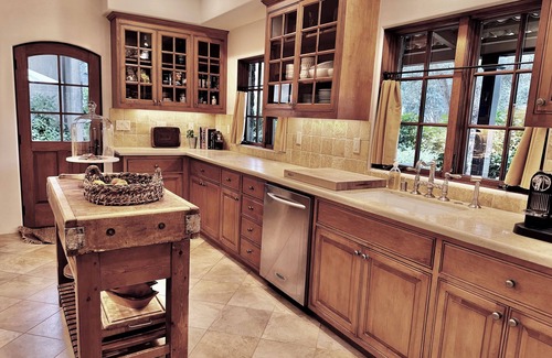 Yountville House | Charming 2-Bedroom Stone House in Downtown Yountville!