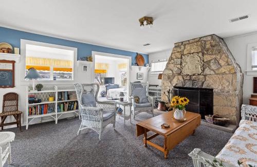 Twin Lake House | Charming 2-Bedroom Strong Cottage in Twin Lake, MI
