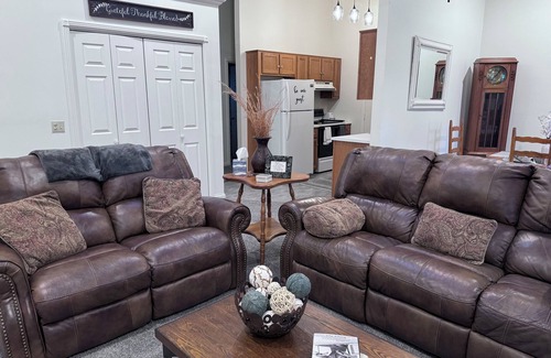 Cave City House | Charming 2-bedroom townhome near downtown Cave City. Child and pet friendly.