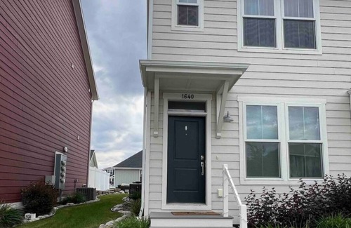 Billings House | Charming 2-bedroom townhome with WiFi, AC/Heat in delightful Billings