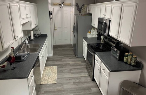 Radcliff House | Charming 2-bedroom townhome with High Speed wifi and smart TV’s in Radcliff