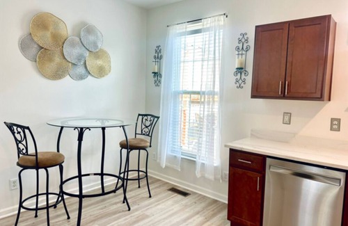 Ashburn House | Charming 2-bedroom townhome in nice Ashburn