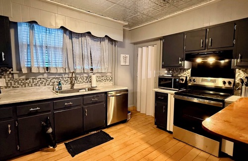 Freeman House | Charming 2-bedroom trail house in Bramwell, WV