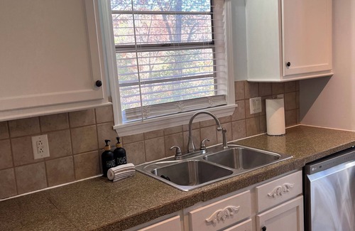 Bella Vista House | Charming 2-bedroom house in Bella Vista with private access to Tunnel Vision.