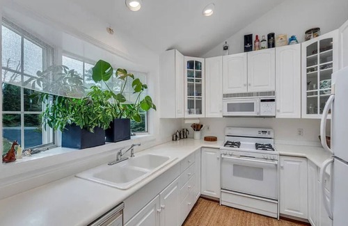 Hampton Bays House | Charming 2-bedroom renovated Eco house with WiFi, AC, in Shinnecock Hills
