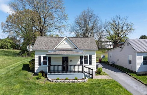 Johnson City House | Charming 2-Bedroom Home by Founder's Park