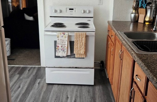 Kansas City House | Charming 2-bedroom bungalow house in brilliant Kansas City KS with AC, WiFi