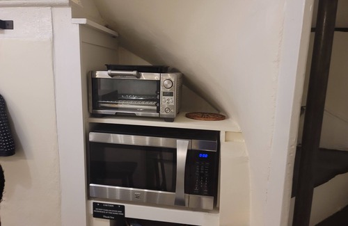 Washington Square West House | Charming 2-bedroom historic house in Philadelphia with WiFi and Parking