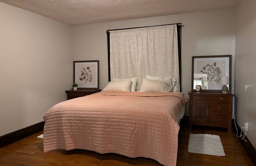 Poughkeepsie House | Charming 2-bedroom house w/ WiFi and AC located in the beautiful Hudson Valley.