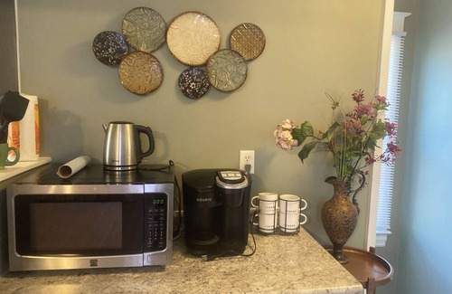 Springfield House | Charming 2-bedroom house in fabulous Springfield with AC, WiFi
