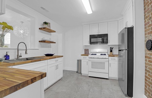 Summerville Cottage | Charming 2-bedroom cottage in Historic Downtown Summerville