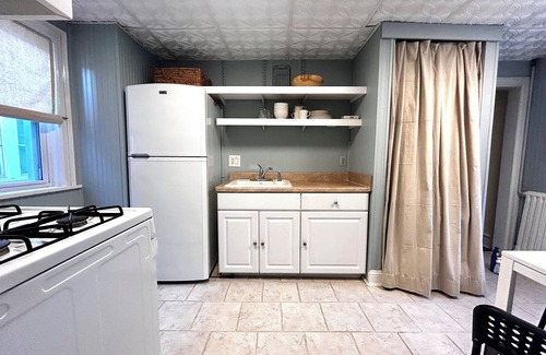 Ventnor City Apartment | Charming 2-bedroom apartment in Ventnor City with two car off street parking