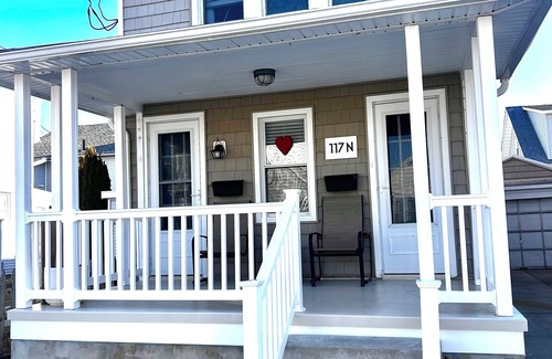 Ventnor City Apartment | Charming 2-bedroom apartment in Ventnor City with two car off street parking