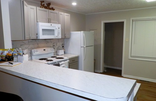 Eagan Park Villa | Charming 2-bedroom villa with WiFi, AC in beautiful Eagan Park area.