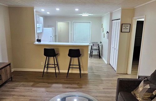 Eagan Park Villa | Charming 2-bedroom villa with WiFi, AC in beautiful Eagan Park area.