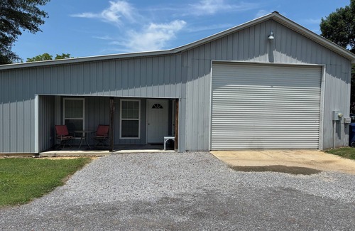 Albertville House | Charming 2-bedroom with WiFi, AC convenient to Albertville/Boaz