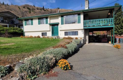 Kamloops Apartment | Charming - 2 bedrooms suite, 1 full bath & family room
