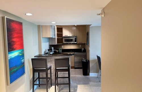 East Fort Lauderdale Condo | Charming 2-BR condo with, fitness room in Ft. Lauderdale and 2 blocks from beach