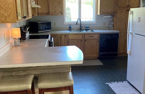 Old Town Cottage | Charming 2-BR cottage in Galax with WiFi, AC. Close to Blue Ridge Parkway