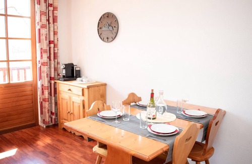 Vignec Apartment | Charming 2-Room Apartment for 6 with Balconies and Seasonal Pool Access in Vignec