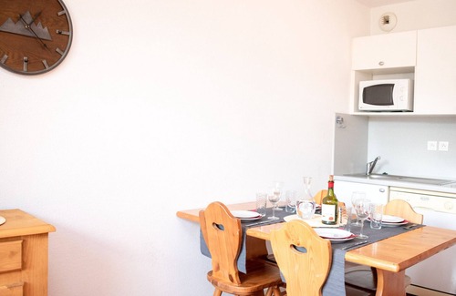Vignec Apartment | Charming 2-Room Apartment for 6 with Balconies and Seasonal Pool Access in Vignec