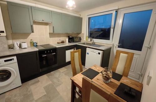 Stranraer House | Charming 2B Cottage in Stranraer: Vintage Escape