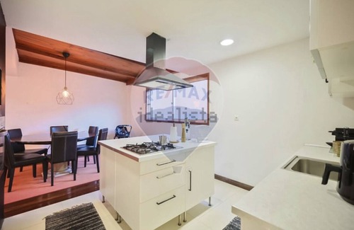 Leixões Apartment | Charming 2BR/2BA Apartment Steps from the Beach - Hot Tub & Prime Location!