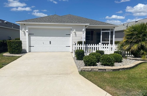 Dunedin House | Charming 2BR/2BA Rental in The Villages: Relax in Style in Dunedin