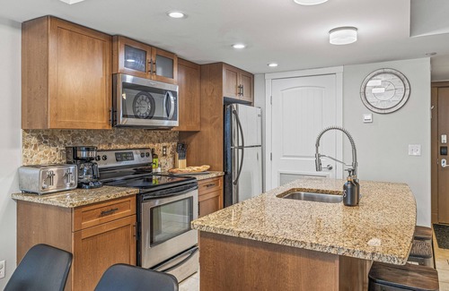 Dead Man's Flats Apartment | Charming 2BR condo near Canmore and Banff - Hot tub, gym, pet friendly