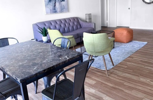 Pentagon City Apartment | Charming 2BR in Crystal/Pentagon City- Metro/Mall