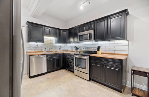West Central Apartment | Charming 2BR Mansion Apt #1 – Modern Amenities