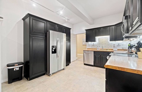 West Central Apartment | Charming 2BR Mansion Apt #1 – Modern Amenities