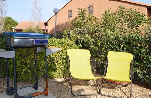 Narbonne-Plage House | Charming 2BR Mezzanine House, Pool, 700m from Beach, Sleeps 6, A/C, Garden Patio