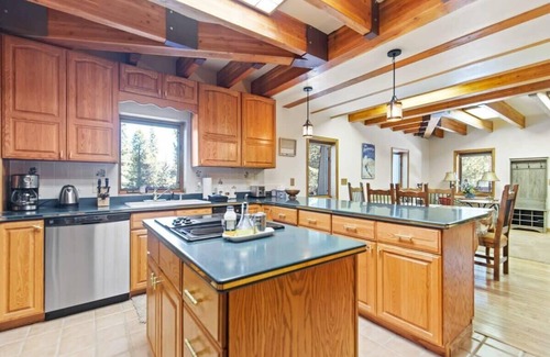 Breckenridge House | Charming 2BR Mountain Getaway - Near Hiking Trails
