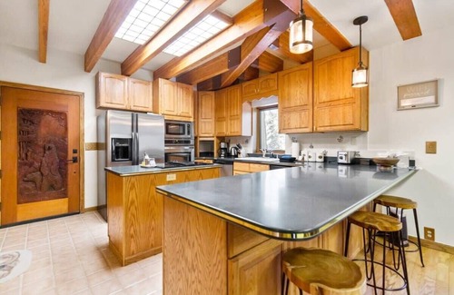 Breckenridge House | Charming 2BR Mountain Getaway - Near Hiking Trails