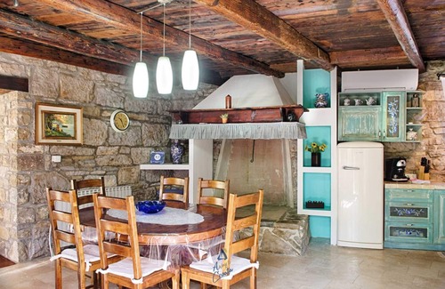 Buzet Villa | Charming 2BR Villa with pool for 4+1, for small groups, pet-friendly